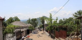 ბოლნისში ადგილობრივი ბაზალტით გზების მოპირკეთება მიმდინარეობს