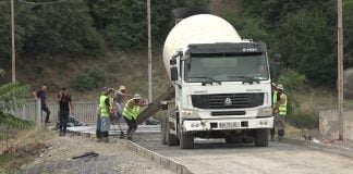 სოფელ ქვემო ბოლნისში ბეტონის გზა ეწყობა