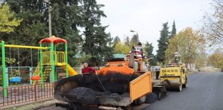 სოფელ რატევანში შიდა გზაზე ასფალტო-ბეტონის საფარი იგება