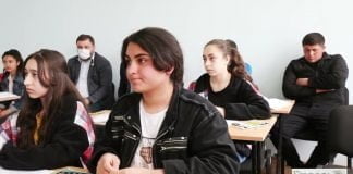 გოგი მეშველიანი სოფელ დარბაზში ქართული ენის სწავლების პროცესს დაესწრო