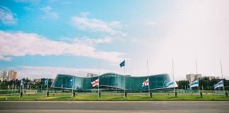 შინაგან საქმეთა სამინისტროს ყველა ადმინისტრაციულ შენობაზე სახელმწიფო დროშები დაშვებულია