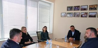 ბოლნისის, დმანისის, თეთრიწყაროსა და წალკის მაჟორიტარმა დეპუტატმა გოგი მეშველიანმა და ბოლნისის მუნიციპალიტეტის მერმა დავით შერაზადიშვილმა, კომპანია „ბუშონის“ ხელმძღვანელობასთან შეხვედრა გამართეს