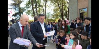 პირველკლასელებს და სასკოლო მზაობის ბავშვებს, საჩუქრად წიგნები გადაეცათ