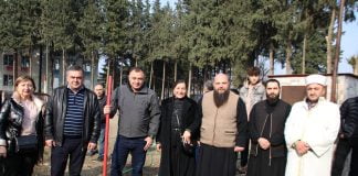 ადგილობრივი ხელისუფლების წარმომადგენლებმა ნახიდურში მოსწავლეებთან ერთად ნერგები დარგეს