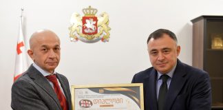 გოგი მეშველიანს პროექტ „ეტალონისგან“ 2022 წლის საქვეყნო მნიშვნელობის მაჟორიტარი დეპუტატის ტიტული და სპეციალური დიპლომი გადაეცა