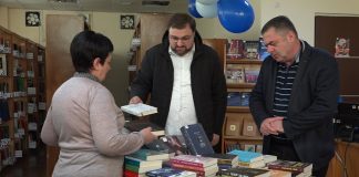 ბოლნისის მუნიციპალიტეტის მერიამ ბიბლიოთეკებს წიგნები გადასცა
