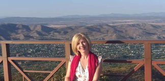 ადრე ჩვევად მქონდა კალმით სიარული, ახლა კი პირდაპირ შეიძლება რაიმე ლამაზ სურათს დავხედო და ვაწკაპუნებ ,,კლავიშებს“, საოცარი ვინმე ყოფილა, ეს ,,მუზა“