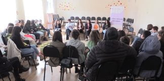 პროექტის ფარგლებში დაბა კაზრეთში მოსწავლეებთან შეხვედრა გაიმართა