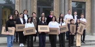 მუნიციპალიტეტის მასშტაბით ორმოცდაექვს წარჩინებულ მოსწავლეს პერსონალური კომპიუტერი გადაეცა