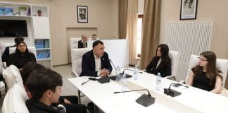 გოგი მეშველიანი მოსწავლეებს შეხვდა