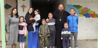 გაიცანით დეკანოზი კონსტანტინე კობახიძის მრავალშვილიანი ოჯახი