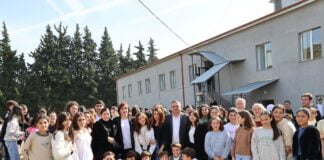 Bolnisi Bələdiyyəsinin Meriyası Bolnisi N5 Dövlət Məktəbinə interaktiv lövhə hədiyyə etdi