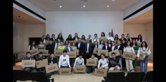 Müvəffəqiyyətli tələbələrə portativ kompüterlər verilib