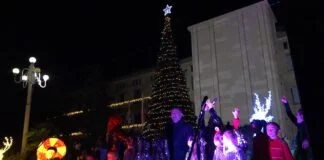 ბოლნისში საახალწლო ნაძვის ხე საზეიმოდ აინთო