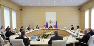 Çətin həyat şəraitində olan 1000-ə yaxın ailəyə dövlət tərəfindən yeni yaşayış sahələri veriləcək Gürcüstanın baş naziri İrakli Qaribaşvilinin rəhbərliyi ilə hökumət administrasiyasında hökumətin iclası keçirilib