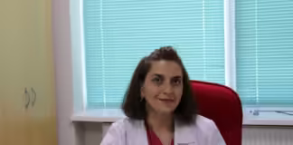 ახალგაზრდა ექიმს გრძნობა, რომელიც სულ თან სდევს შიში და პასუხისმგებლობაა, შიში წაგებულ სიცოცხლესთან და პასუხისმგებლობა ახალი სიცოცხლისთვის