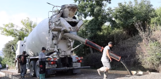 სოფელ მუშევანში ბეტონის გზის მოწყობის სამუშაოები მიმდინარეობს