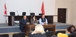 Bolnisi Bələdiyyəsinin meri Zamur Çitanava bələdiyyə ərazisində fəaliyyət göstərən uşaq bağçalarının rəhbərləri və işçiləri ilə görüşdü